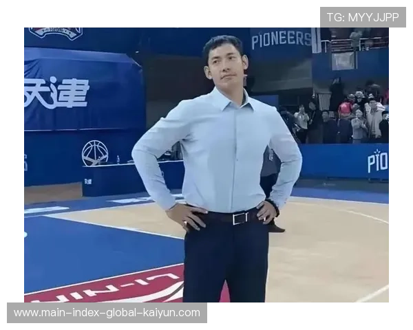 张庆鹏以球员身份示范训练 北控新帅亲力亲为影响球队氛围